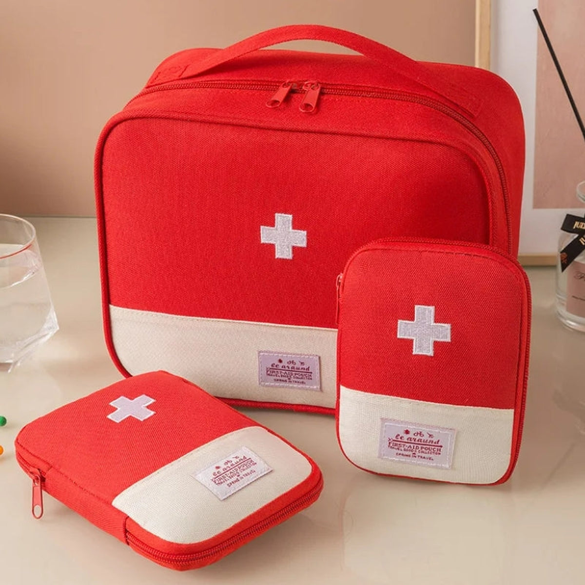 Trousse Médicaments Voyage trois tailles visibles - Jaune - Rouge - Rose - Bleu