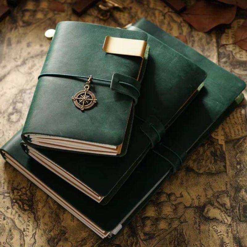 Carnet De Note Vintage quatre carnets empilés - Noir - Marron Foncé - Marron - Vert - Bleu - Rouge - Violet