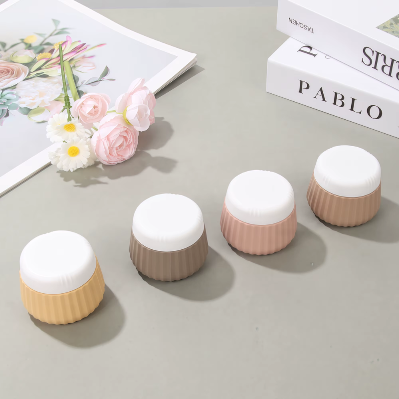 Flacon Vide Voyage pour Crème quatre flacons alignés - Beige - Rose - Vert - Bleu - Multicouleur