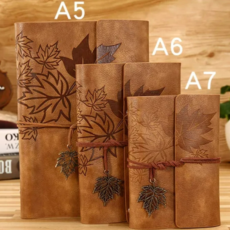 Carnet De Voyage Vintage quatre tailles alignées - Marron Clair - Marron Foncé - Marron - Bleu Ciel - Bleu - Orange - Vert Clair - Vert - Rose - Feuilles Perforées