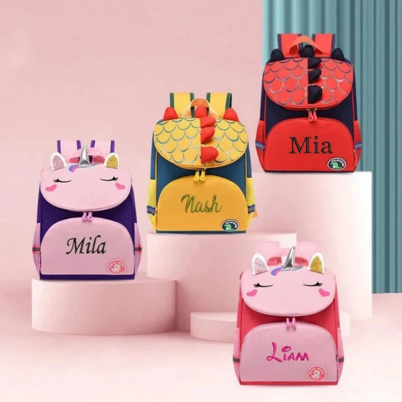 Sac à Dos Personnalisable Enfant quatre sacs alignés - Rose et Violet - Rose et Bleu Ciel - Rose et Bleu Marine - Rouge et Bleu Marine - Bleu Ciel et Bleu Marine - Jaune et Bleu Marine - Bleu Royal et Bleu Marine